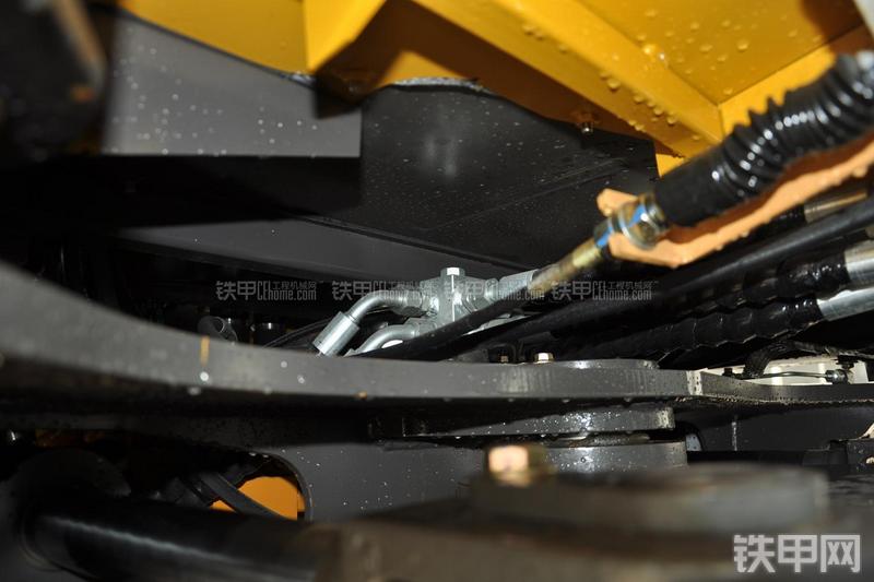 山东临工LG956N装载机局部