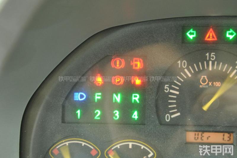 山东临工LG956N装载机局部