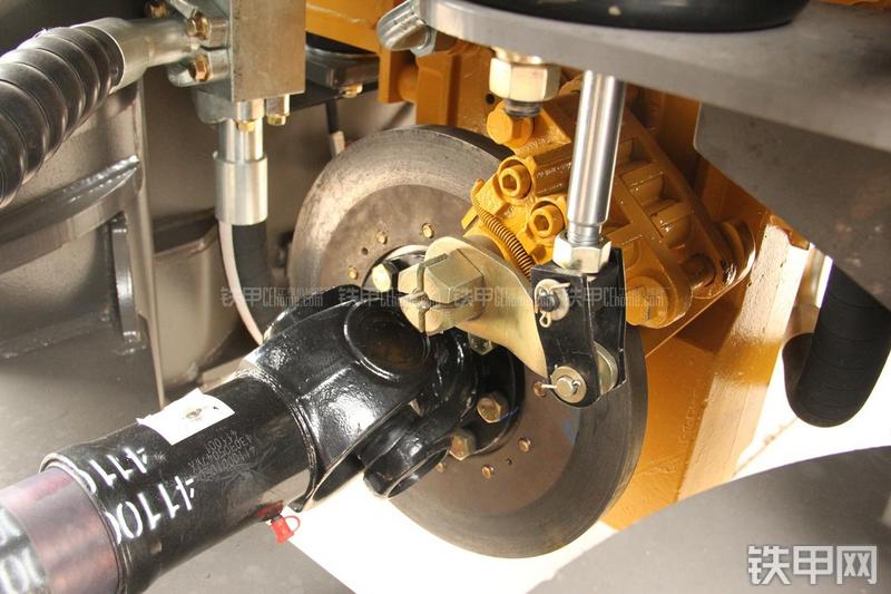 山东临工LG956V装载机局部