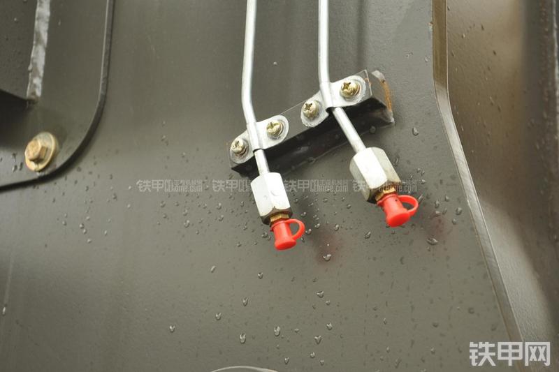 山东临工LG956N装载机局部