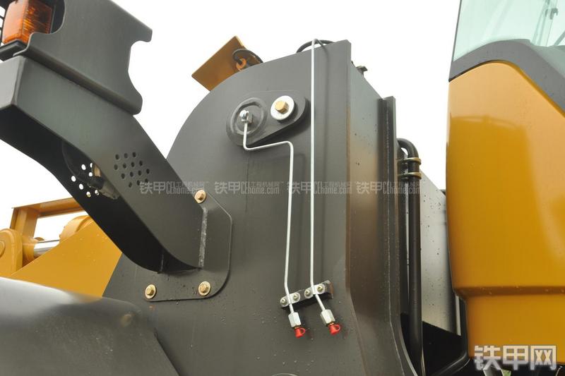 山东临工LG956N装载机局部