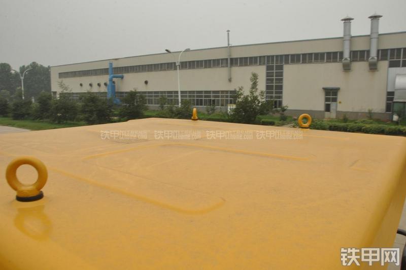 山东临工LG953N节能型装载机局部