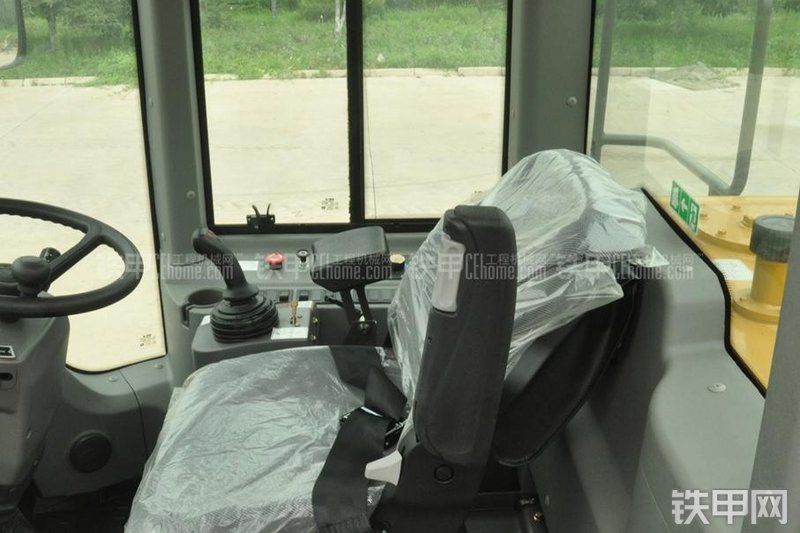 山东临工LG956N装载机局部