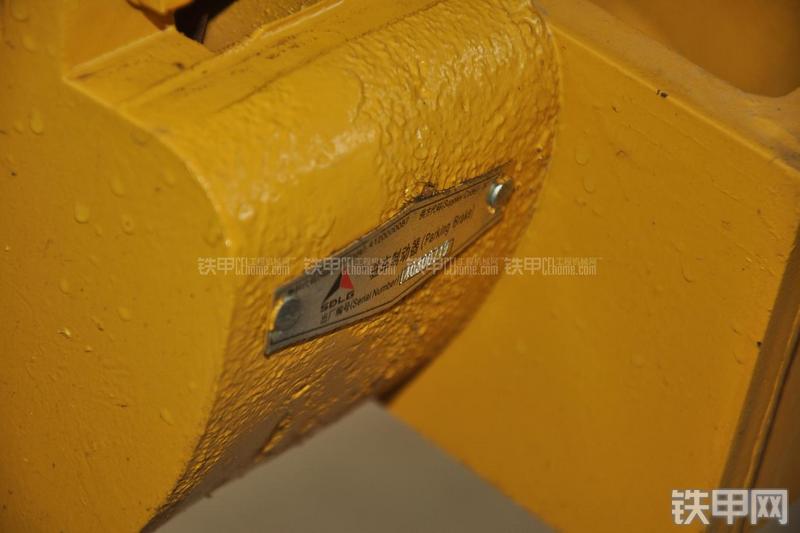 山东临工LG956N装载机局部