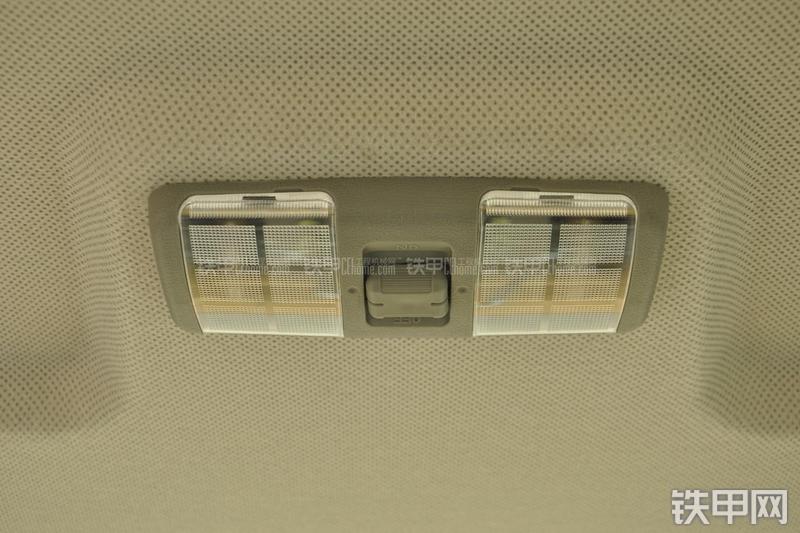 山东临工LG953N节能型装载机局部