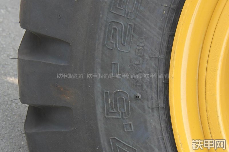 徐工LW300KN装载机局部