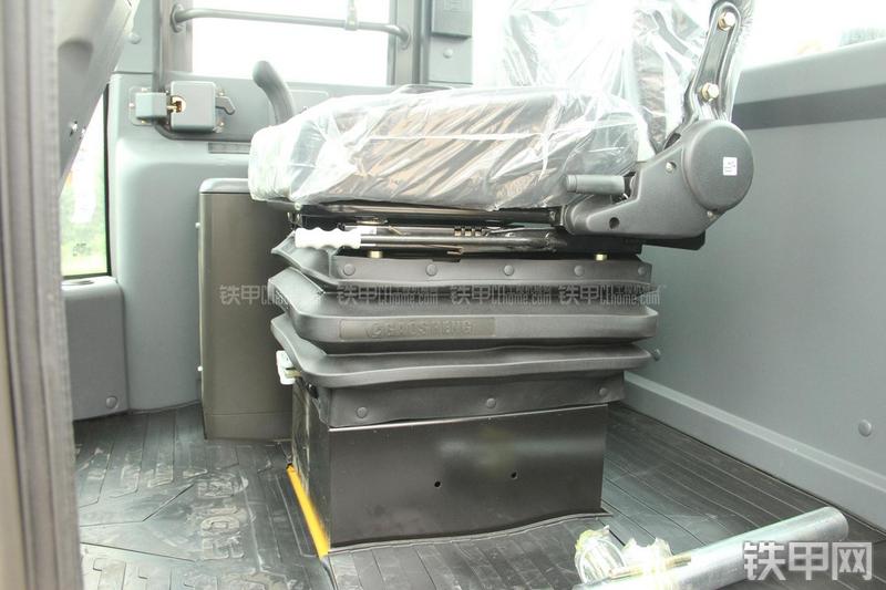 山东临工LG956V装载机局部