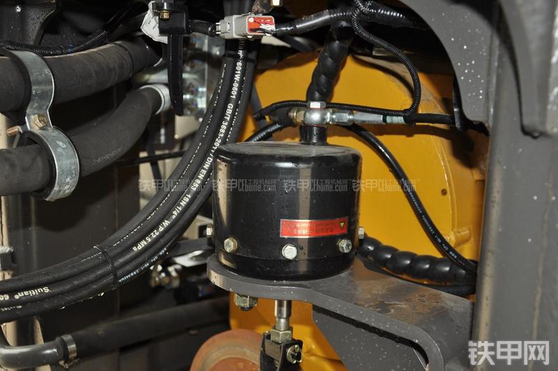 山东临工LG956N装载机局部