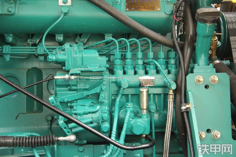 山东临工LG956L矿山铲掘型装载机局部