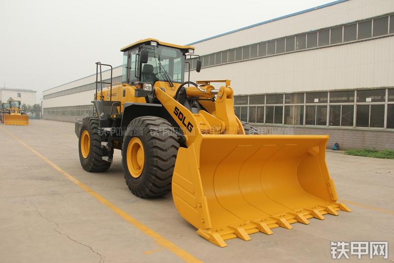 山东临工LG956V装载机整机外观