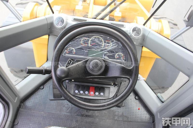 徐工LW500KN装载机局部