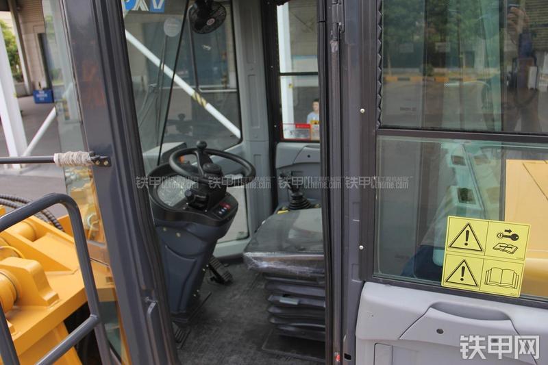 徐工ZL50GN装载机局部