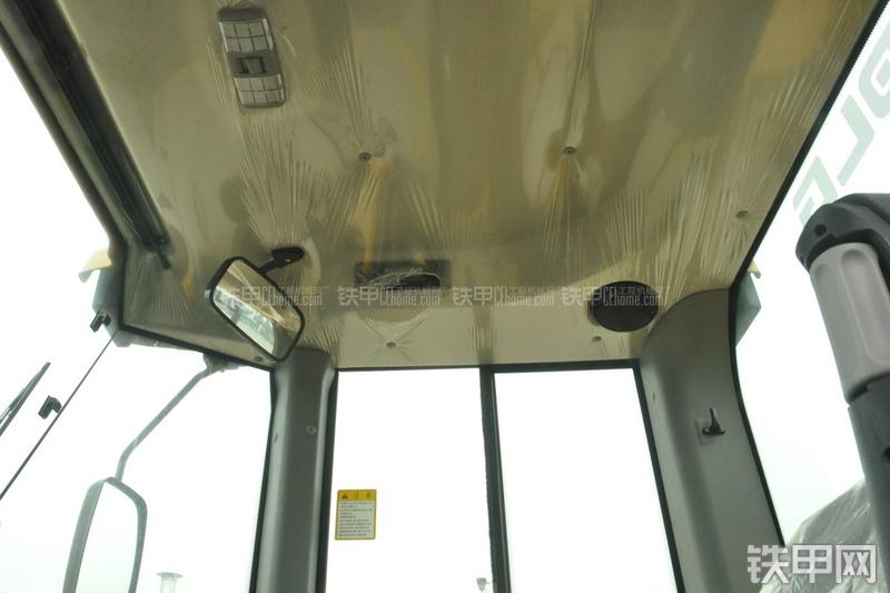 山东临工LG956N装载机局部