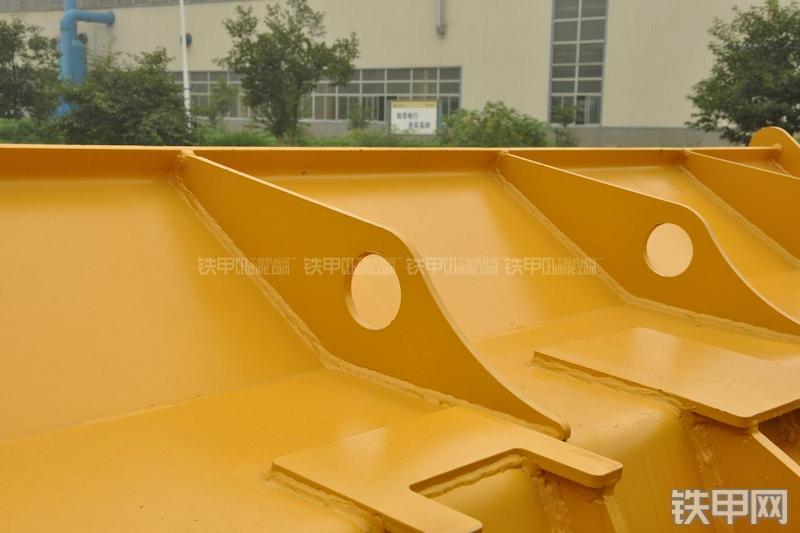 山东临工LG956N装载机局部