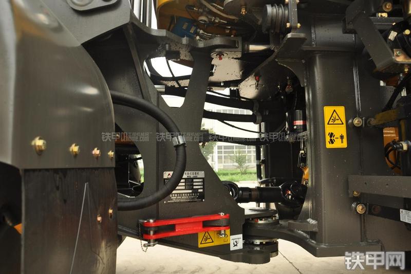 山东临工LG956N装载机局部