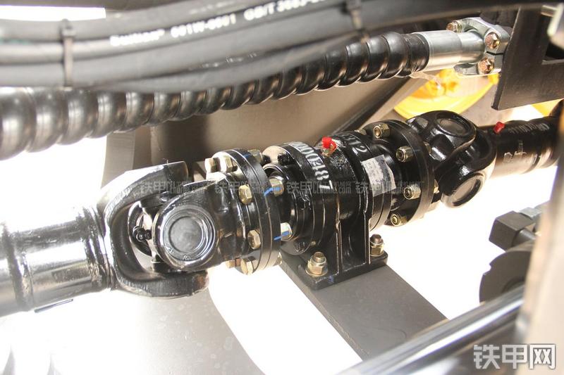 山东临工LG956V装载机局部