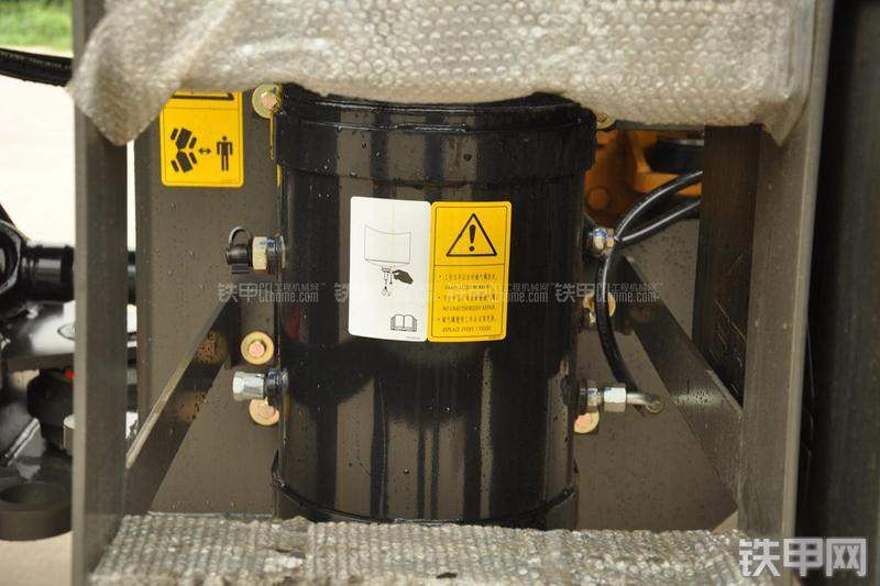 山东临工LG956N装载机局部