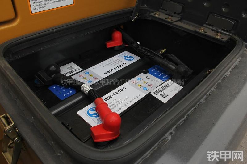 徐工LW300KN装载机局部