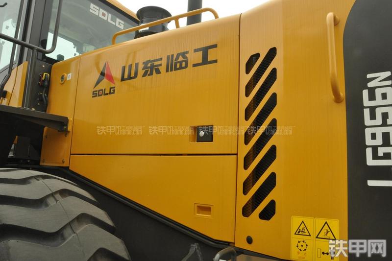 山东临工LG956N装载机局部