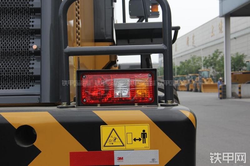 徐工LW300KN装载机局部