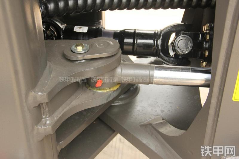 山东临工LG956V装载机局部