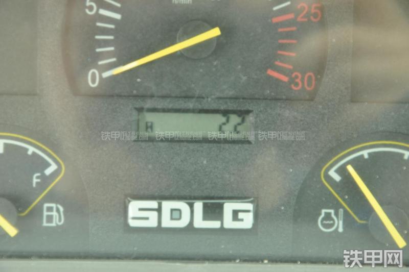 山东临工LG956N装载机局部