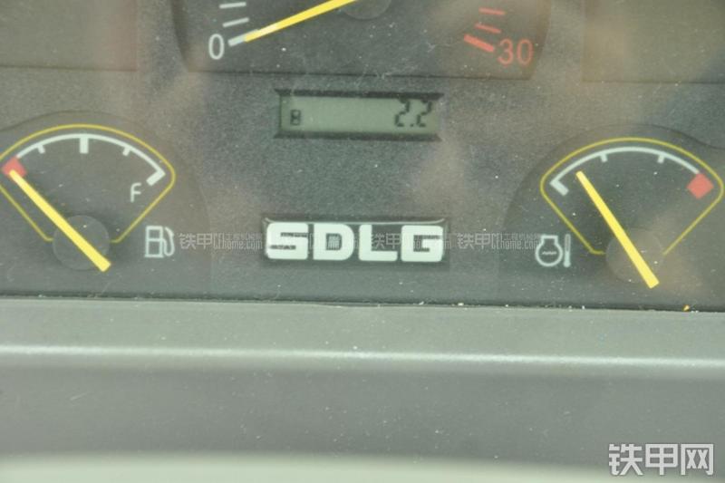 山东临工LG956N装载机局部