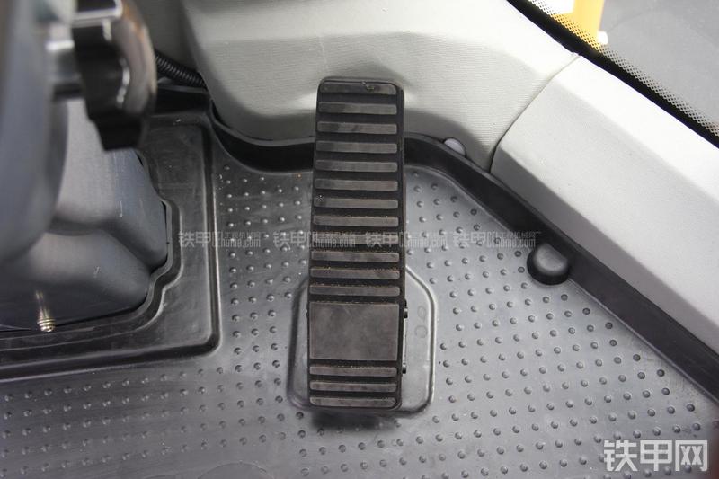 徐工LW300KN装载机局部