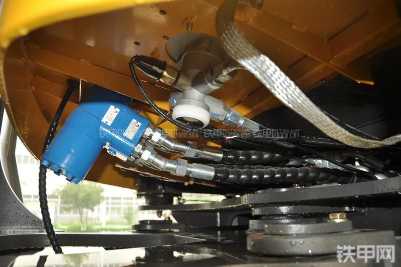 山东临工LG956N装载机局部