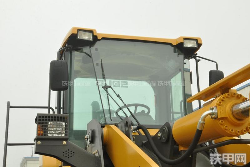 山东临工LG956N装载机局部