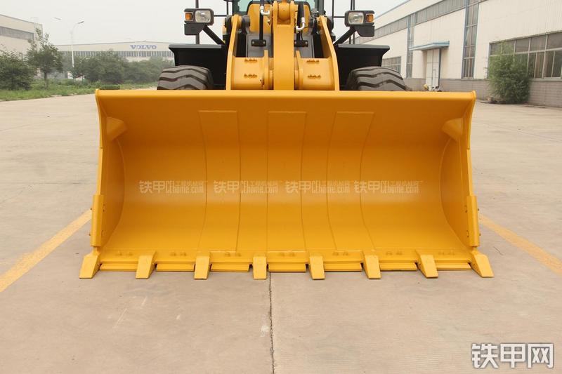 山东临工LG956V装载机局部