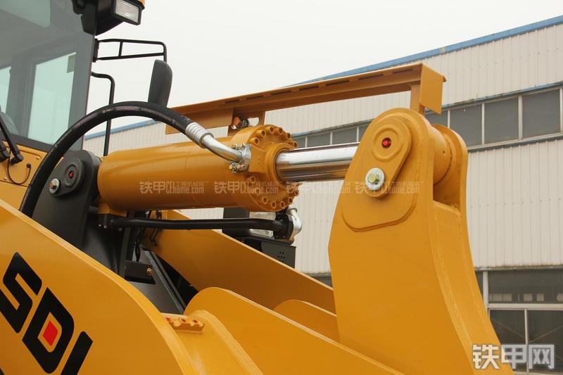 山东临工LG956V装载机局部