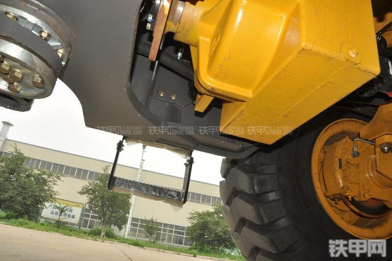 山东临工LG956N装载机局部
