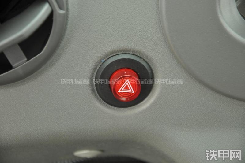 山东临工LG953N节能型装载机局部