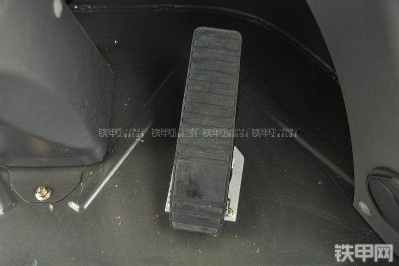 山东临工LG953N节能型装载机局部