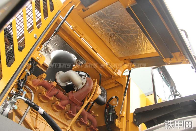 山东临工LG956V装载机局部