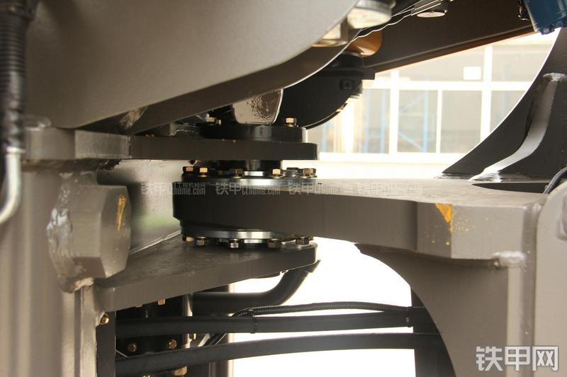 山东临工LG956V装载机局部