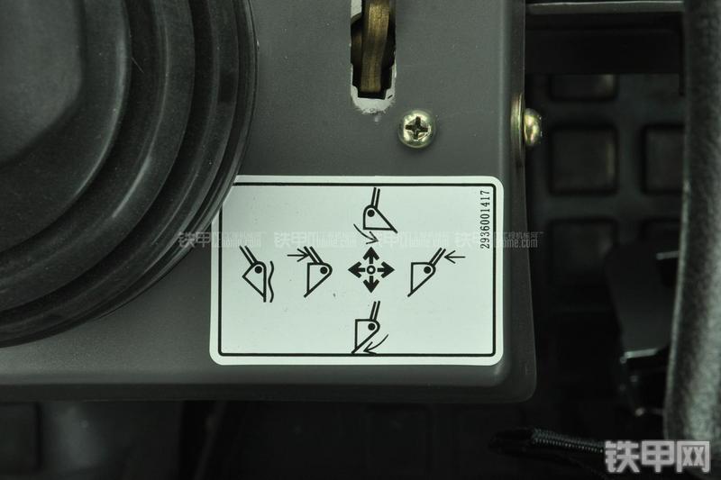 山东临工LG956N装载机局部