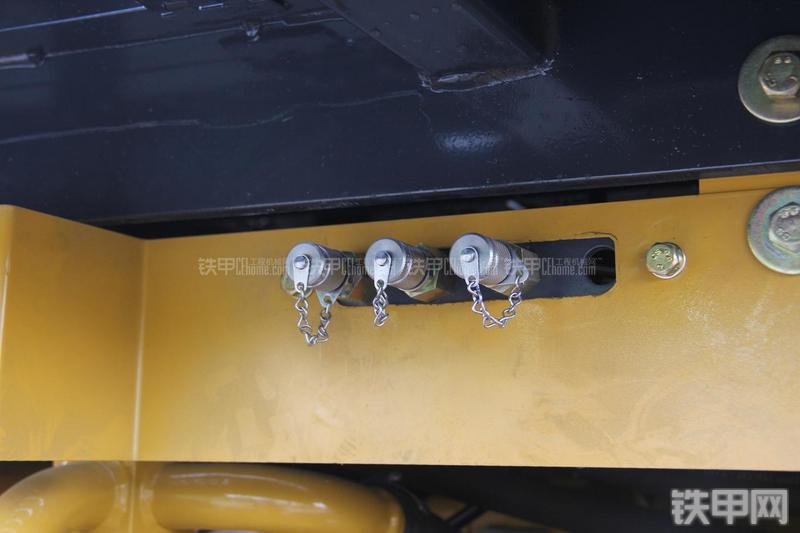 徐工LW300KN装载机局部