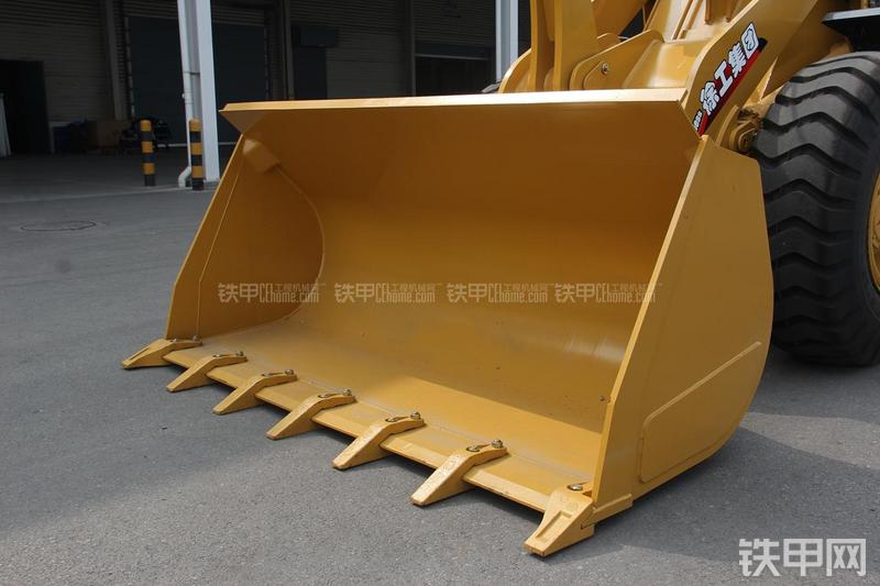 徐工LW300KN装载机局部