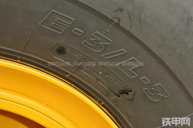 山东临工LG956N装载机局部