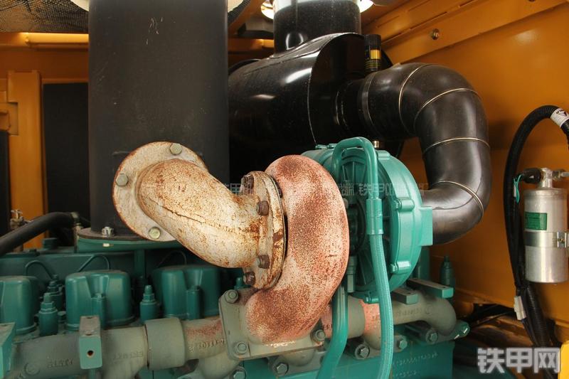 山东临工LG956L矿山铲掘型装载机局部