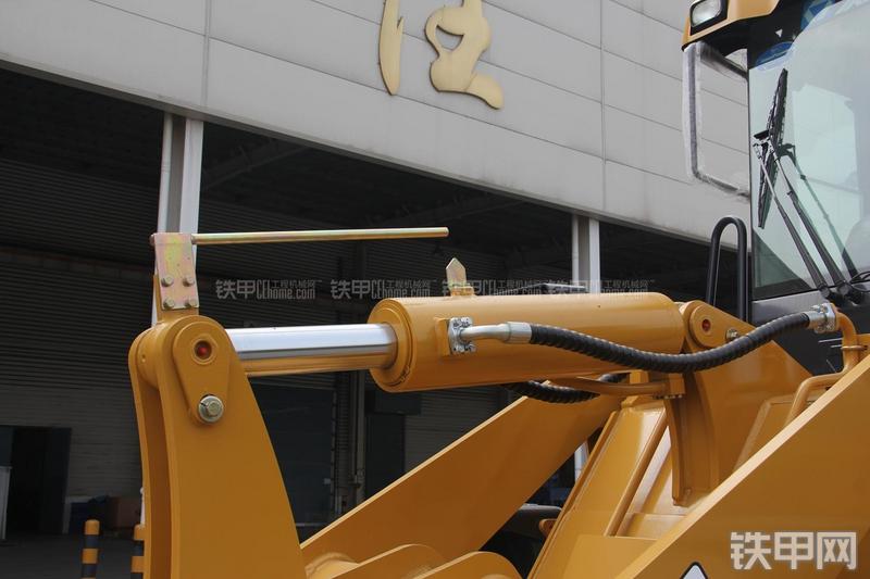 徐工LW300KN装载机局部