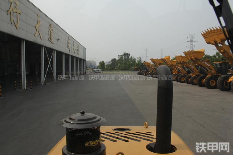 徐工LW300KN装载机局部