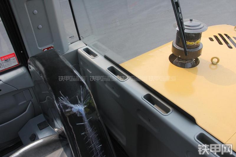 徐工LW300KN装载机局部