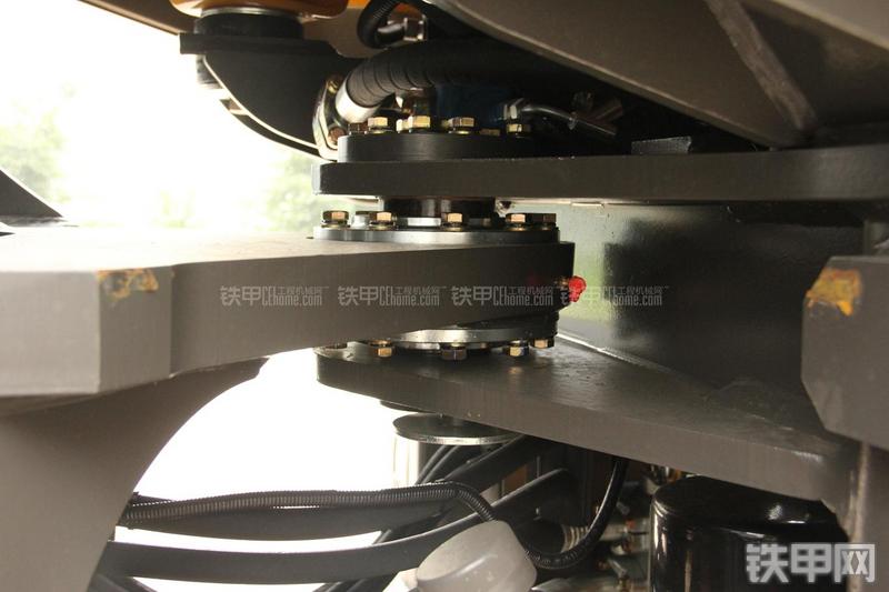 山东临工LG956V装载机局部