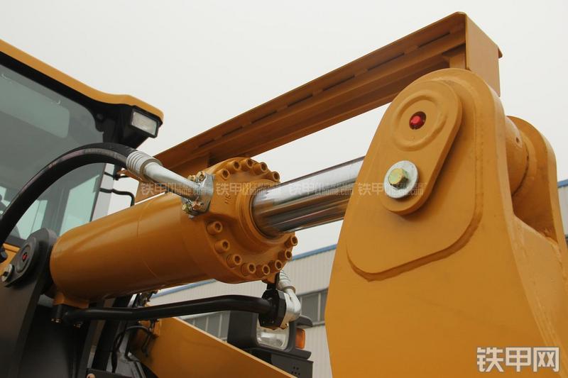 山东临工LG956V装载机局部