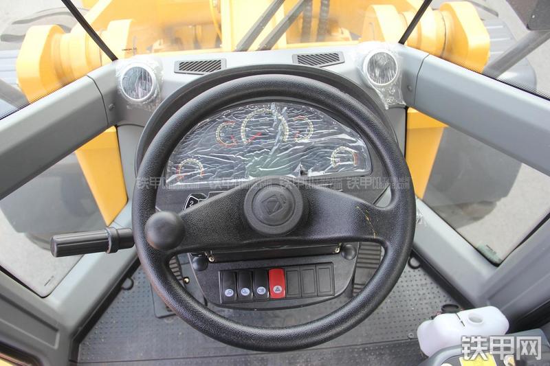 徐工ZL50GN装载机局部