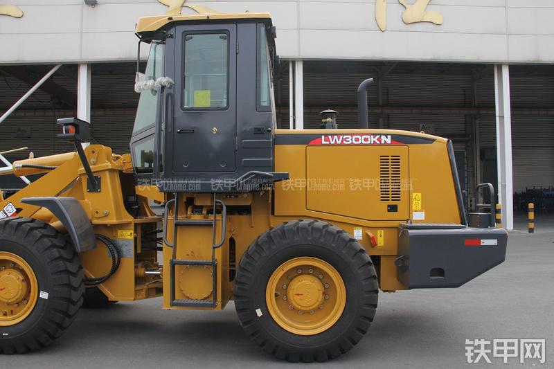 徐工LW300KN装载机局部