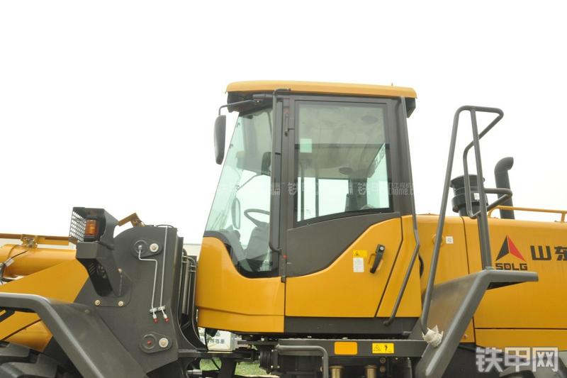 山东临工LG956N装载机局部